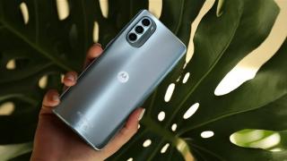 Motorola Moto G62 5G debutează oficial! Telefon midrange cu display 120Hz, CPU Snapdragon 480+ și cameră de 50 MP în spate