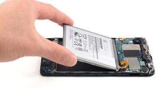 Samsung este dată în judecată pentru algoritmul care prezice viaţa bateriei pe telefoane