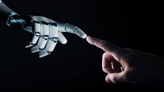 Google a plasat în concediu forțat un inginer care a afirmat că unul dintre sistemele de inteligență artificială „manifestă conștiință, e sensibil și reacționează la stimuli”