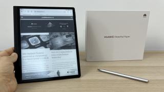 Huawei MatePad Paper te poate face să citeşti din nou şi să îţi exersezi caligrafia (Prezentare/unboxing tabletă E Ink)
