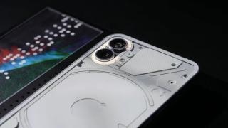 Nothing Phone (1) va avea numeroase LED-uri de notificare în spate, inclusiv în jurul camerei foto (video)