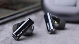 Căștile Huawei FreeBuds Pro 2 ar debuta luna viitoare și aflăm cât vor costa; Ar aduce acustică Devialet, difuzoare duale, ANC