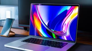 Apple va lansa primul MacBook cu ecran OLED de 13.3 inch în 2024