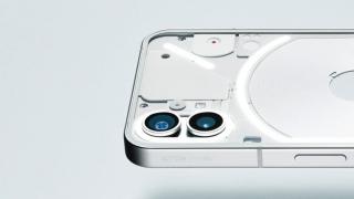 Nothing Phone (1) are o ediție limitată de 100 de unități care vor fi scoase astăzi la licitație, în colaborare cu StockX