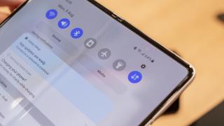 Samsung Galaxy Z Fold 4 va aduce o cută mai puțin vizibilă față de predecesor, conform unei fotografii reale