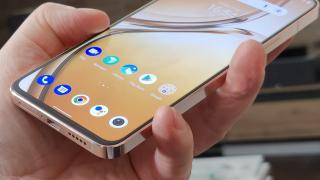 vivo V23 5G: OS, UI, aplicaţii minimaliste, blânde la colorit, dar şi o Zmeură de Aur
