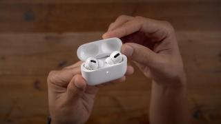 Căștile Apple AirPods Pro 2 ar aduce senzori pentru monitorizare cardiacă și o funcție specială pentru cei cu probleme de auz