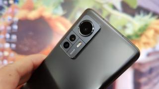 Xiaomi 12X: Camera lui Xiaomi 12, cu un twist de verde intens, stabilizare excelentă