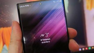 Samsung nu va oferi o cameră selfie sub display pe seria Galaxy S23, rămânem la decupajul în ecran