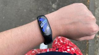 Xiaomi Smart Band 7 Review: Brățara de fitness iubită de toți revine, cu Always on Display, ecran mai mare și aceeași rețetă de succes (Video)