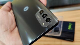 Motorola Moto G82 5G: Cameră bună pentru pasionaţii de arhitectură, puternică pe texturi, selfie OK