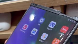 Deși nu va debuta niciodată, smartphone-ul cu ecran extensibil LG Rollable își face apariția în sfârșit într-un video hands-on