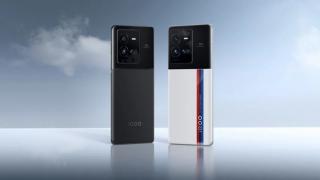 iQOO 10 își face apariția într-un poster oficial; Specificațiile telefonului cu dungi de BMW ajung pe web