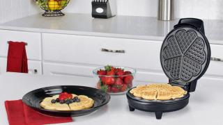 Gadgets în oferta Kaufland în săptămâna 20.07 - 26.07.22 #2: aparat pentru gofre, șurubelniță electrică, aparat electric de ras la doar 49.99 lei