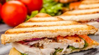 Gadgets în oferta Kaufland #3, în săptămâna 27.07 - 02.08.22: Sandwichmaker cu discount uriaș de 58%, set mixer și aspirator vertical 2 în 1