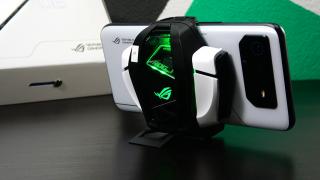 ASUS ROG Phone 6 Pro: Design de Stormtrooper, construit ca un tanc stilat
