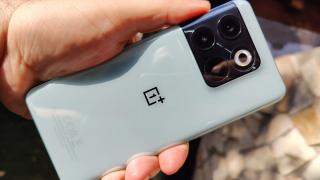 OnePlus 10T Unboxing şi primele impresii: flagship de toamnă mai accesibil, super încărcare la 150W (Video)