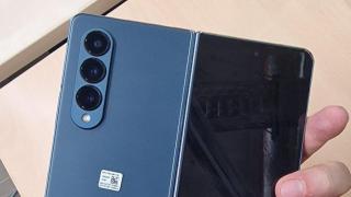 Samsung Galaxy Z Fold 4 şi Galaxy Z Flip 4 apar în fotografii hands on înainte de evenimentul Unpacked + listare Amazon Olanda