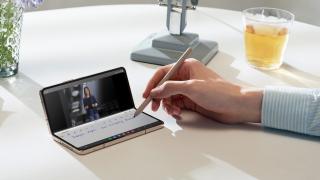 Samsung Galaxy Z Fold4 devine oficial! O mașinărie de multitasking, cu Android 12L, cameră actualizată și cel mai nou Snapdragon (Video hands-on)