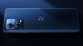Motorola lansează un telefon de 167 grame pentru gameri: moto S30 Pro are CPU Snapdragon 888+, ecran de 144 Hz, spate din piele