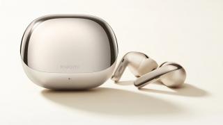 Căştile Xiaomi Buds 4 Pro oferă 38 de ore de autonomie, design elegant, anulare de zgomot