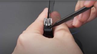 Motorola RAZR 2022 primeşte o disecţie; Cum e mai bună balamaua nouă faţă de cea veche? (Video)