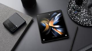 Jumătate dintre telefoanele premium Samsung vor fi pliabile până în 2025