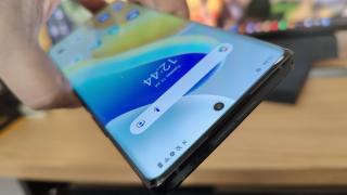 vivo X80 Pro: Display mare şi curbat lateral, panou 10 bit de calitate... cu o menţiune totuşi