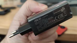 ASUS ZenFone 9: Baterie cu ore bune peste predecesorul ZenFone 8