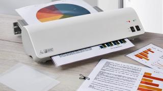 Gadgets în oferta LIDL #7, în săptămâna 22.08 - 28.08.2022: tabletă LCD pentru scris și desenat la 39.99 lei, șurubelniță electrică la 89.99 lei, laminator documente
