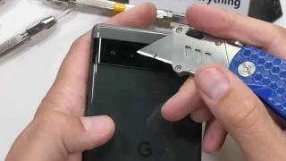 Google Pixel 6A este surprinzător de rezistent; Trece testul de durabilitate a lui JerryRigEverything