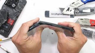 OnePlus răspunde la eşecul testului de îndoire al lui OnePlus 10T realizat de JerryRigEverything