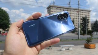 Prezentare Huawei nova Y70 - Smartphone accesibil pentru tineri, cu baterie de 6.000 mAh, display generos și spate fabricat din sticlă