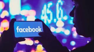 Facebook are un bug major! Feed-ul este asaltat cu postări în numele „vedetelor” urmărite