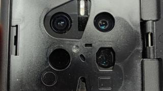 Huawei Mate 50 Pro îşi dezvăluie camerele, designul ascuns de o husă; Ce senzori primim?