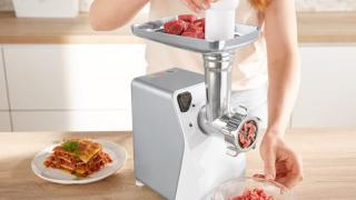 Gadgets în oferta LIDL, în săptămâna 29.08 - 4.09.2022: șurubelniță electrică la sumă prea bună, kit tastatură și mouse wireless, mașină de tocat