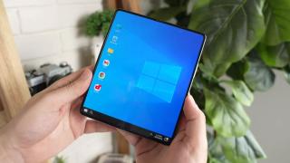 Samsung Galaxy Z Fold 4 devine un terminal cu Windows după experimentul unui YouTuber; Are și tile-uri Windows Phone