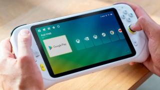 Consola dezvoltată de către Logitech în parteneriat cu Tencent apare în fotografii reale; Rulează Android, iar debutul va avea loc curând