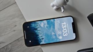 În cazul în care nu mai ai răbdare încă câteva zile, poți experimenta noile funcții ale lui iOS 16 chiar acum (este ultimul public beta ce poate fi instalat înainte de lansare), iată cum! (+impresii)