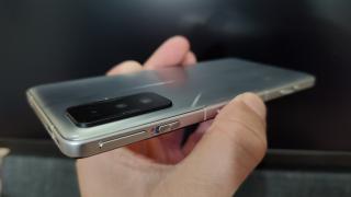 POCO F4 GT: Conectivitate de telefon cu pretenţii, minus USB-C mai avansat