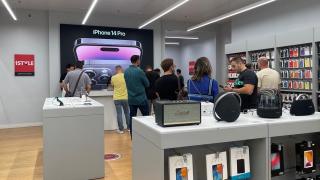 iPhone 14 Pro debutează oficial în România în cadrul unui eveniment iStyle: Dynamic Island schimbă multitasking-ul, avem nuanță Deep Purple și o cameră cu upgrade mare