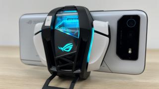 ASUS ROG Phone 6 Pro: Bateria combate uzura, are failsafe-uri şi recorduri astronomice