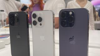 Vrei un iPhone 14 în varianta cu dual SIM fizic? Iată de unde îl poți comanda local