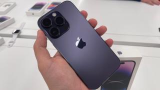 iOS 16.0.2 se distribuie acum și rezolvă tremuratul camerei foto de pe noile iPhone-uri, cât și alte bug-uri