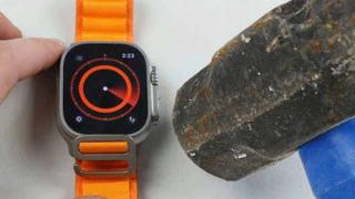 Apple Watch Ultra testat cu ciocanul şi supus la forţe uriaşe; Cedează? (Video)