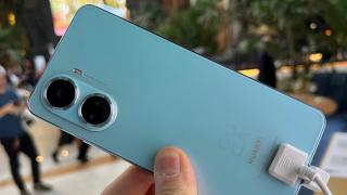 Am pus mâna pe un telefon nelansat! Huawei nova 10 SE aduce un design nou faţă de Nova 9 SE, ecran superior