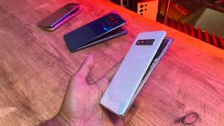 Bateriile telefoanelor Samsung se umflă, pot exploda; Marii YouTuberi au avut probleme cu multe unităţi