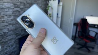 Huawei nova 10 Pro: Design de "Stăpânul Inelelor aurii", polarizant şi solid construit