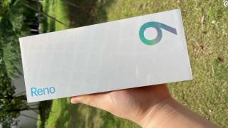 OPPO Reno9 îşi dezvăluie specificaţiile şi cutia în fotografii