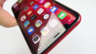 iPhone SE 4 revine în zvonuri, urmând a sosi echipat cu ecran de 6.1 inch și scanner de amprente lateral